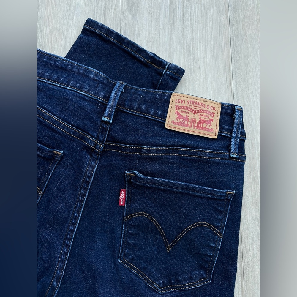 Levi’s Mid Rise Skinny Jeans Size 4